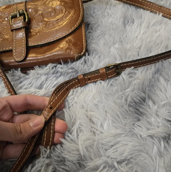 Patricia Nash• Torri leather brown crossbody bag w/ tooled floral pattern. - Picture 6 of 16